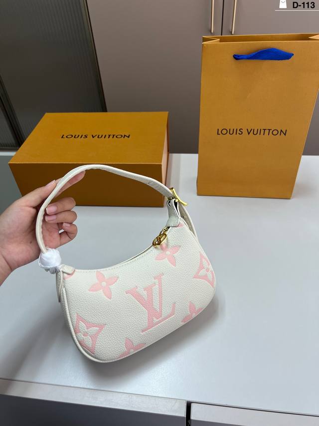 Lv Louis Vuitton printed underarm bag in spring colors. Light and refreshing, sw