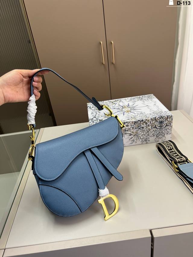 Dior Saddle Bag is a treasure bag. It is a must-have for cute and cool girls. It
