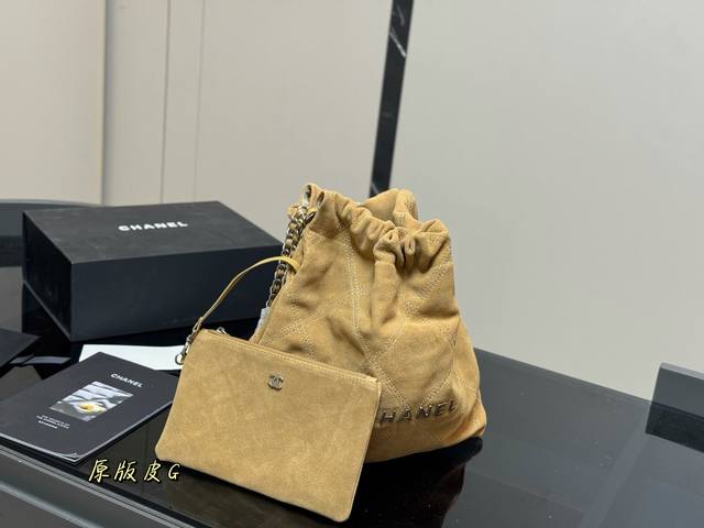 Size: 35*37Cm It's so easy to match. The Chanel 22Bag is even cooler! After the