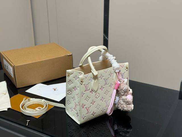 Folding Box Airplane Box Size: 26.20cm Lv Onthego Shopping Bag has a hidden shou
