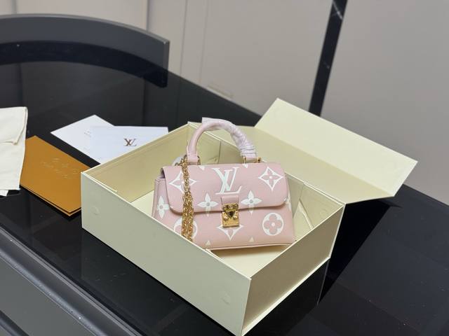 Mini Box Size: 21*11cm The lv Nano Madeleine mini Madeleine princess bag comes w