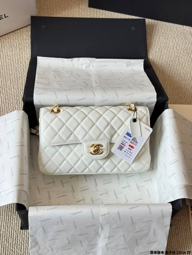 Original caviar-patterned Cf Chane* - A must-have bag from the Cf collection for