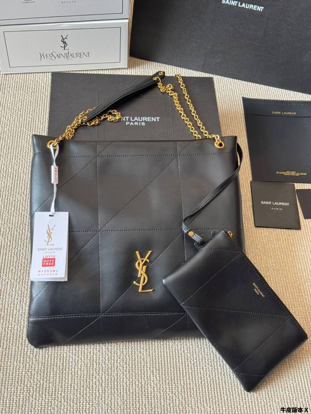 The cowhide version of Ysl's new Jamie 4.3 Pochon is very popular. The black and