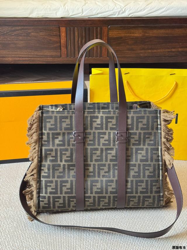 original cloth Fendi Peekabo shopping bag classic Tote shape! Tote bag size: lar