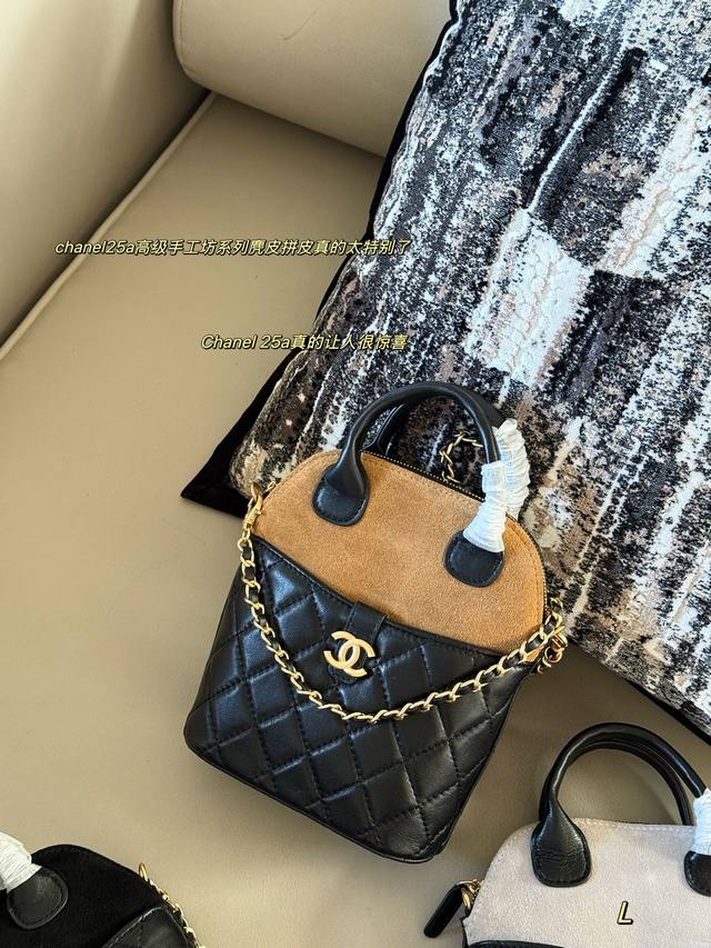 Size: 16*20cm Chanel 25A suede shell is a super cute summer match. The suede and