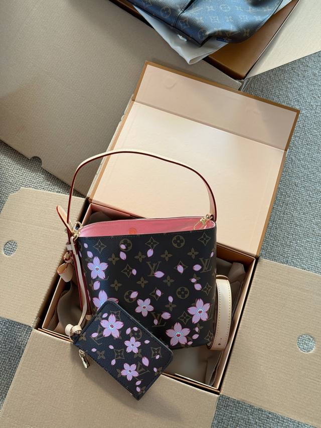 with box Sakura Size: 18*16Cmall In Bb heavy attack Who is not confused when see