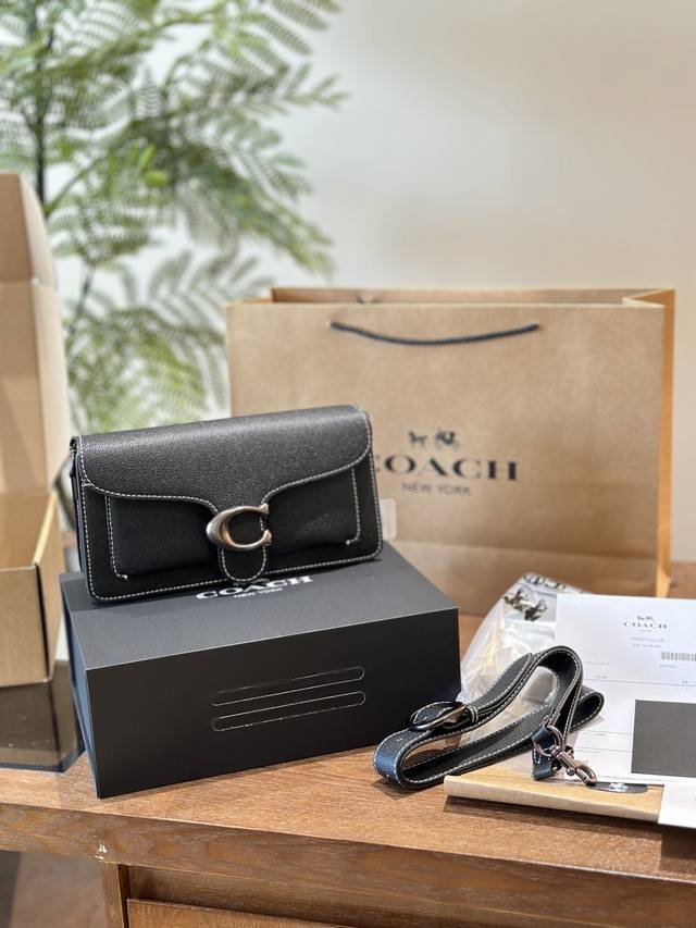 Coach Tabby is practical and versatile. I really love this simple yet high-end b
