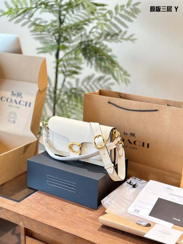 Coach Tabby is practical and versatile. I really love this simple yet high-end b