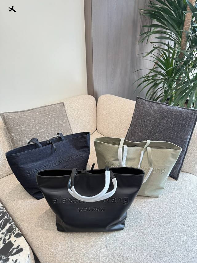 Alexanderwang Tote Bag, the King of Pressure Mountain Shopping Bag, can hold any