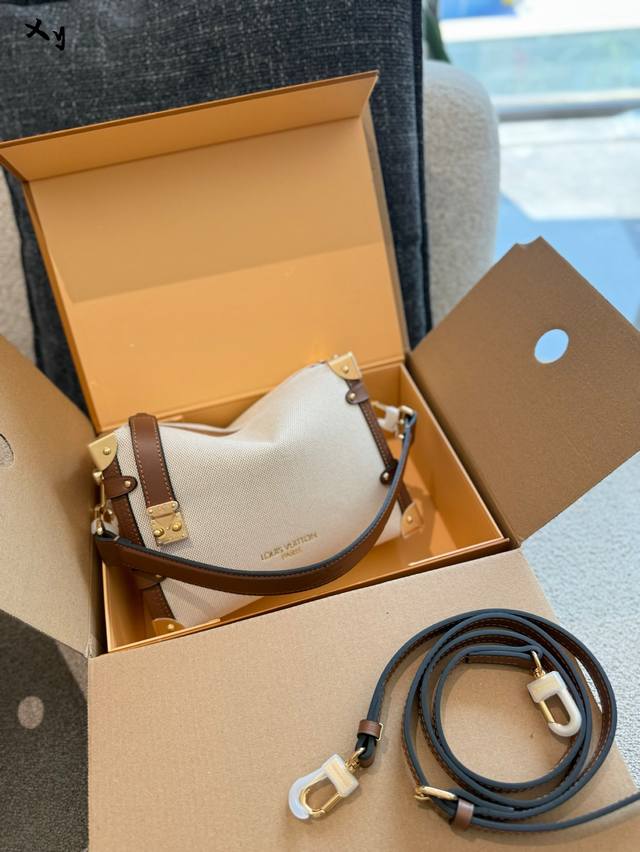 Lv Side Trunk Soft Case has a new color: White Denim. Lv Side Trunk has a new co