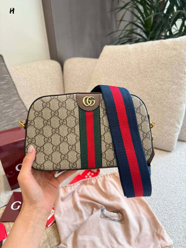 Gucci's new Ophidia series small bag. The Ophidia is a collection full of classi