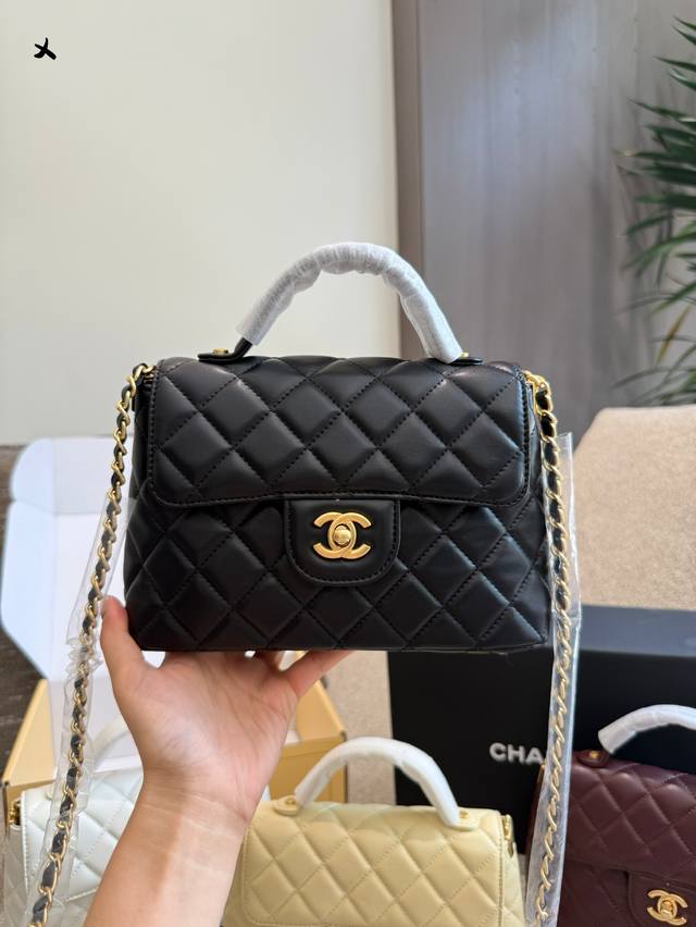 This Kelly is really beautiful, it can be fashionable or business, perfect for a