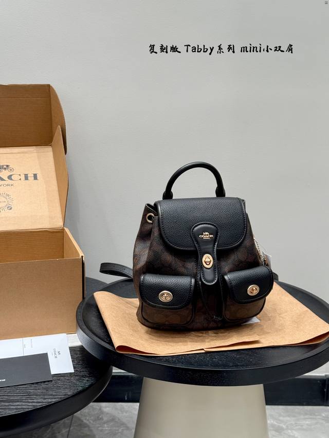Gift Box Replica! The Coach Tabby Backpack is here! This Chanel-style chain shou