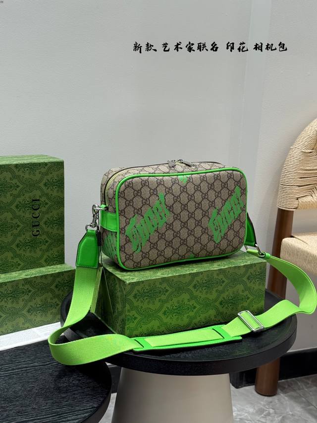 Gift Box Packaging: Gucci Collaboration Printed Camera Bag. Chinese artist Curry