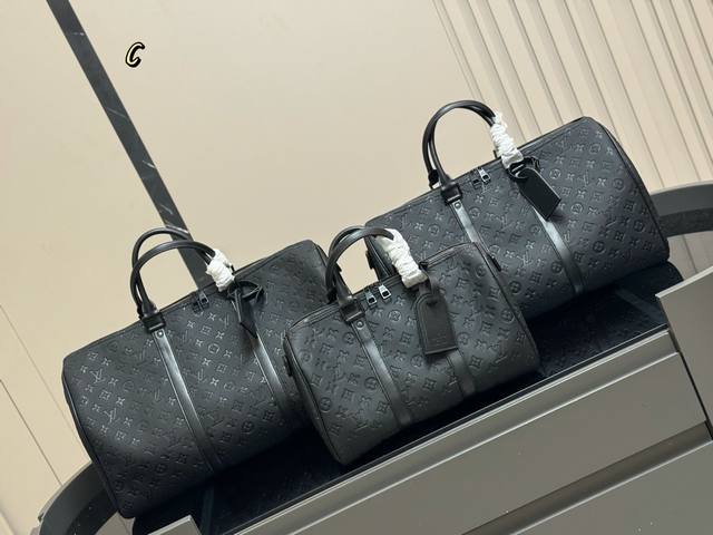 Super cool Lv Keepall travel bag Lvkeepall is the most commonly used bag for bus