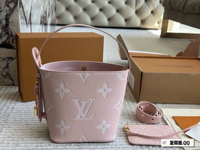 with box Size: 18*16Cmall In Bb heavy new color who saw this is not confused I d