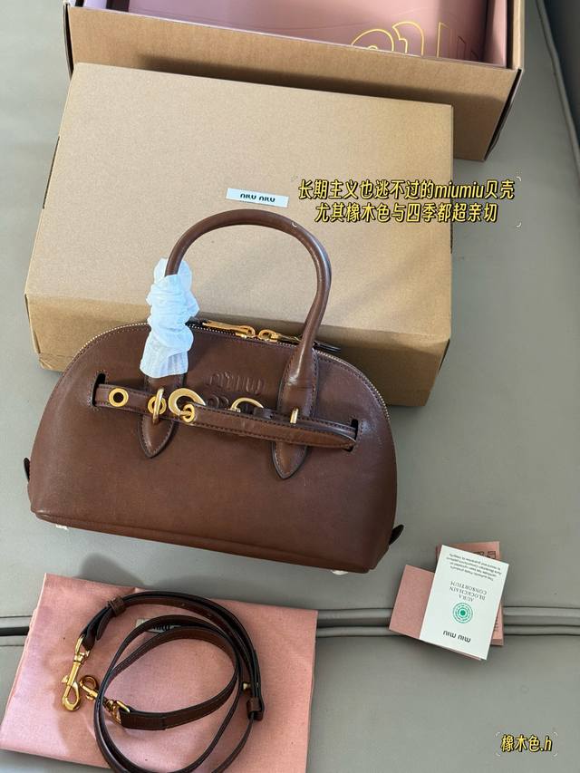 Cowhide Box Size: 28*16cm/milliu Made of cowhide with a faded texture and a new