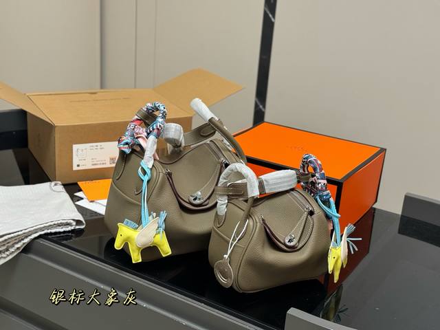 comes with full packaging Size: 26*18cm 19*13cm Herm