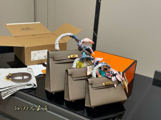 comes with a folding box. Dimensions: 25cm, 22cm, 19cm. This Herm