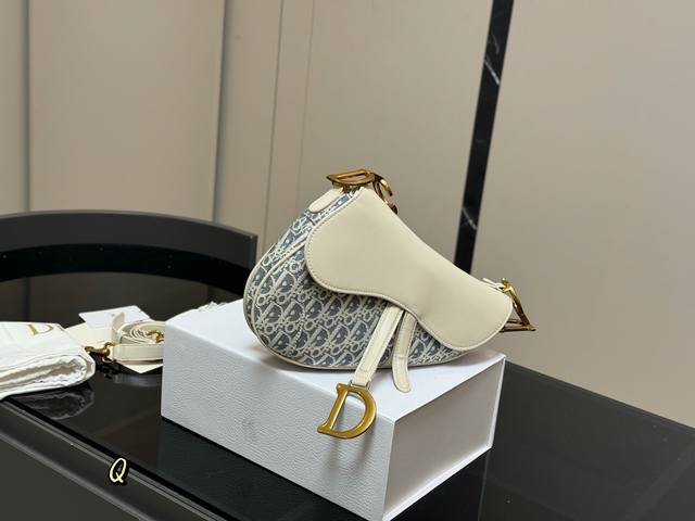 with folding box size: 25cm*20cm large upgraded version shipped Dior denim blue
