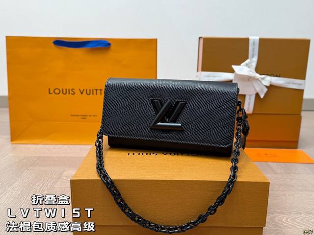 folding box Lv Twist baguette bag is really high-end, perfect for daily commutin