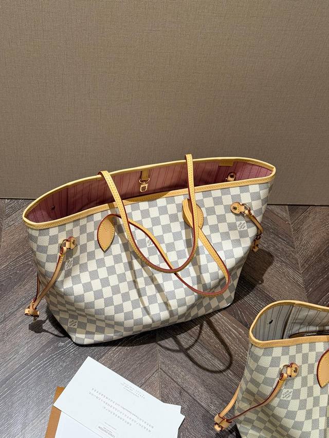 Unboxed Size: 32cm base x 28cm height Large L Neverfull Shopping Bag! A true cla