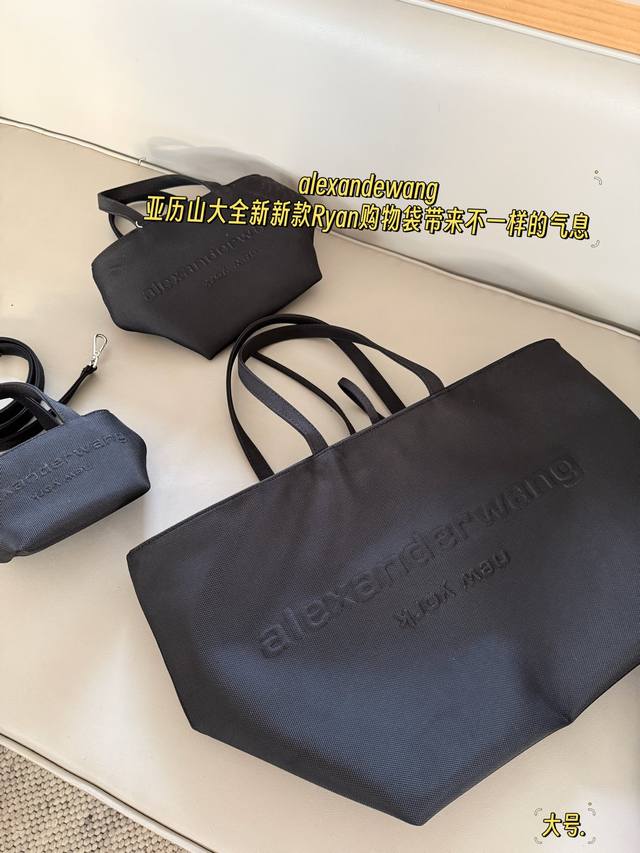 Unboxed Size: Upper width 20*10.5Cm Mini upper width 30*18Cm Medium upper width