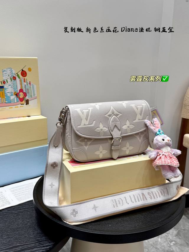 Full gift set with StellaLou replica pendant! Lv Diane baguette bag with steel h