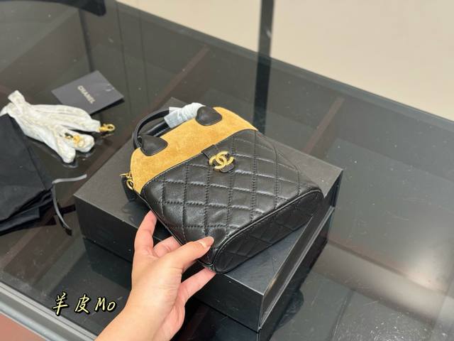 Chanel Shell Bag Chanel 25A with Box Really practical! Very large capacity and v