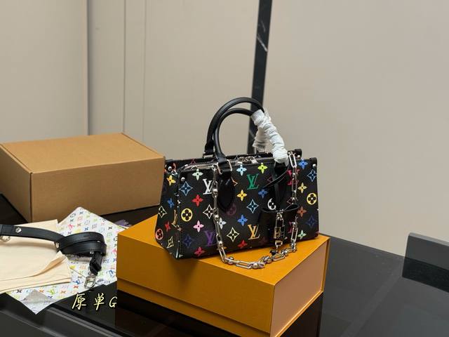 with full packaging Size: 25.14cmlv Onthego shopping bag has a hidden strap desi