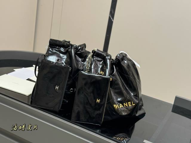 Airplane Box Upgraded Version Size: 39cm It's so easy to match. Wow, the Chanel