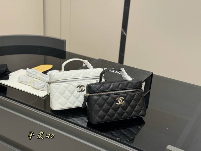 with folding box Size: 19.12cm Chanel Hobo lunch box, also known as the hobo bag