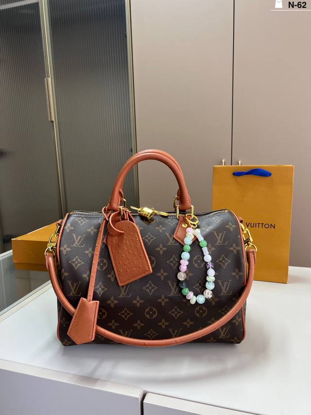 Chip version LV Louis Vuitton pillow bag classic series fashionable and versatil