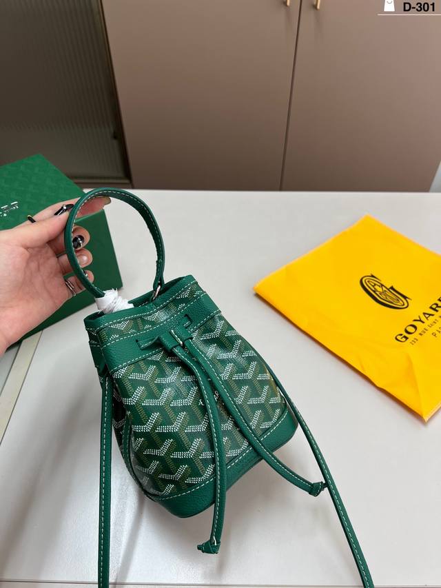 Goyard bucket bag fashionable feeling hits the moment, it is the style that beau