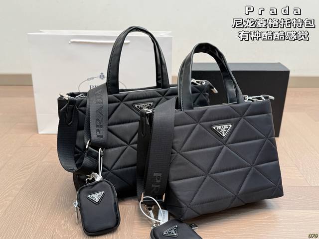 Prada nylon diamond tote bag has a cool feeling and a large capacity. I fell in