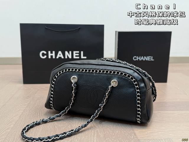 Chanel vintage style bowling bag is fashionable and elegant. It is worth buying.