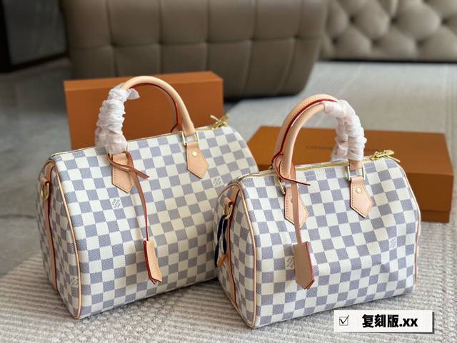 Lv Speedy Pillow Bag. The interior is identical to the original, a true replica