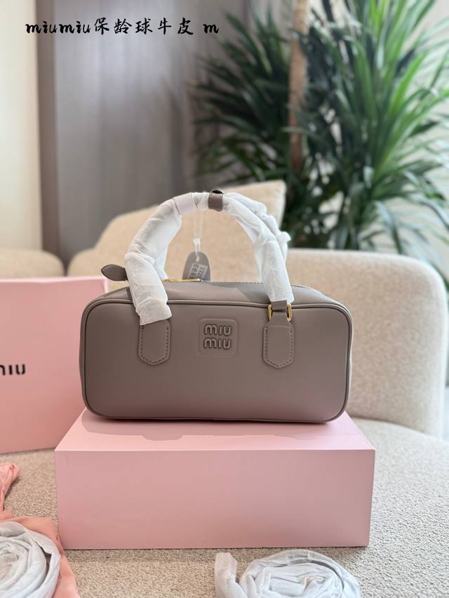 Miumiu new cement gray Arcadie bowling bag. Miumiu Miu Miu 2025 autumn and winte