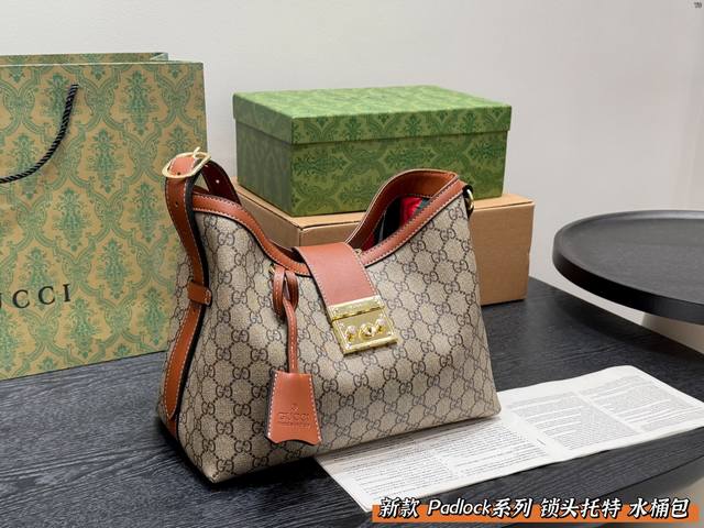 New arrival, unboxed. The new Gucci Padlock tote and crossbody bucket bag accomp