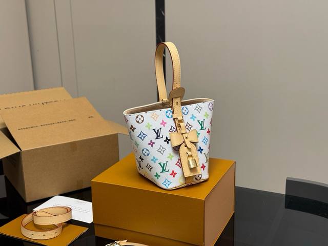 with folding box airplane box Lv used bag Another hot newcomer has arrived. This