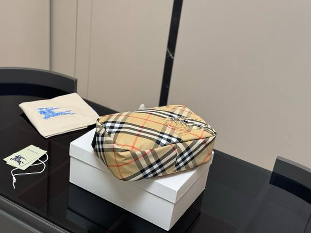 Box Size: 26.18cm Burberry's new camera bag features the latest fabric and plaid