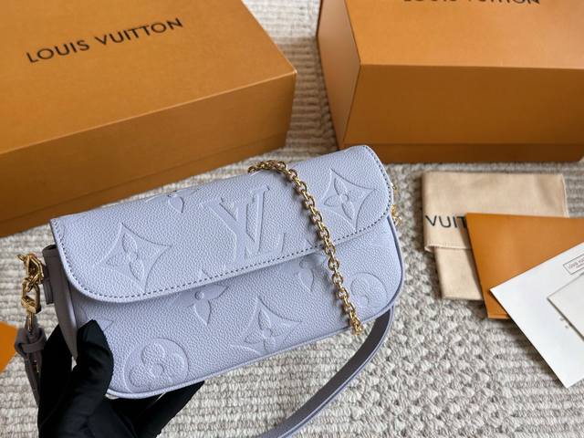Box Size: 22*12Cml Home Blue Ivy Woc The real thing is milky~Super suitable for