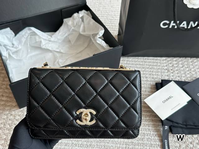 Diamond buckle with box Size: 19*12cm Xiao Chanel Fortune Bag Woc Trendy quality