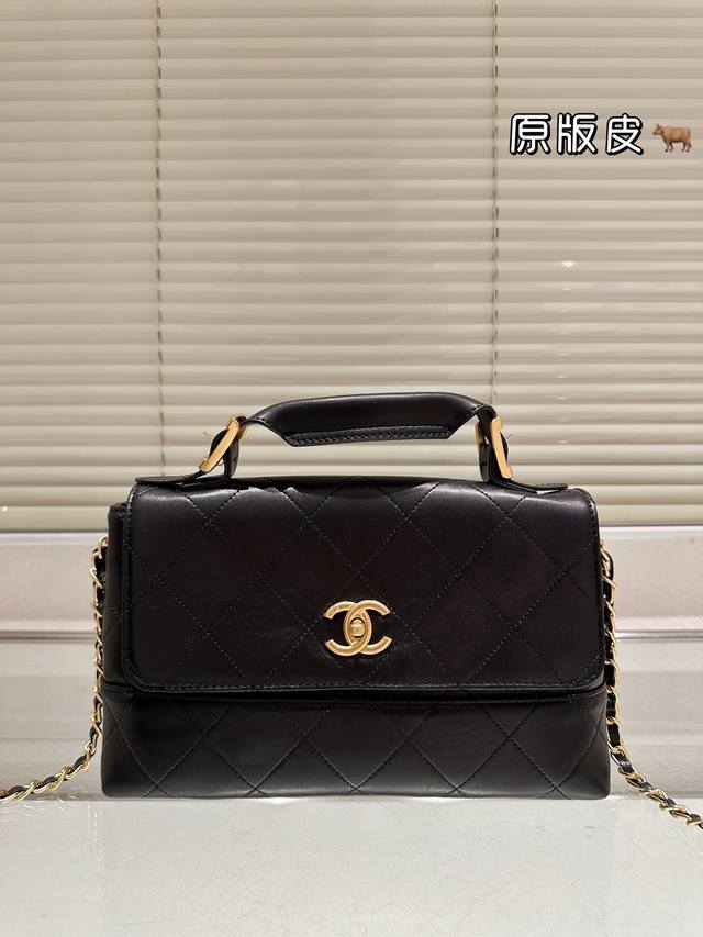 Top-grain leather handbag, the highlight of the Hangzhou show. This masterpiece,