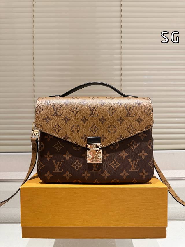 Folding gift box high-end model Size: 25Cmlv Top quality messenger bag classic o