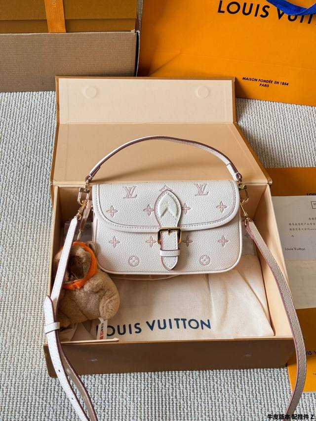 cowhide version with pendant Lv Nano Diane cowhide underarm baguette bag full st