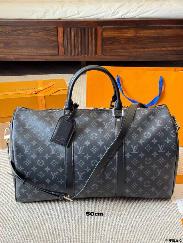 high-end cowhide travel bag, super cool mid-size LV Keepall monogram travel bag.