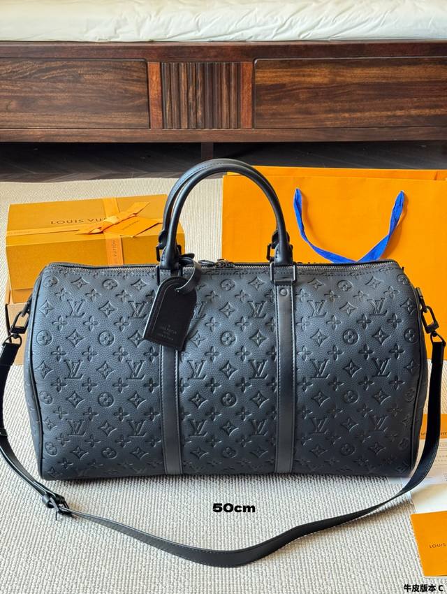 high-end cowhide travel bag, super cool mid-size LV Keepall monogram travel bag.