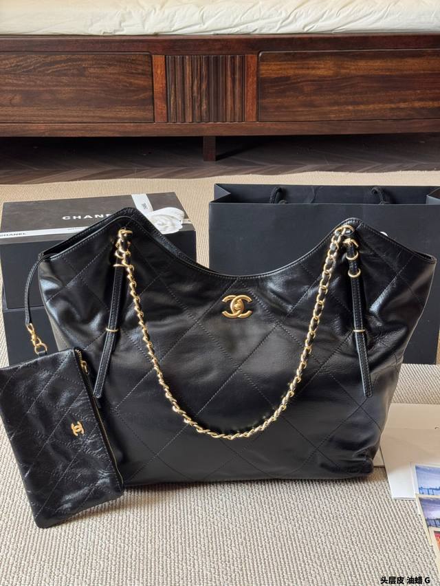 Top-grade original waxed leather Chanel 25S Hobo size comparison with G-Dragon's