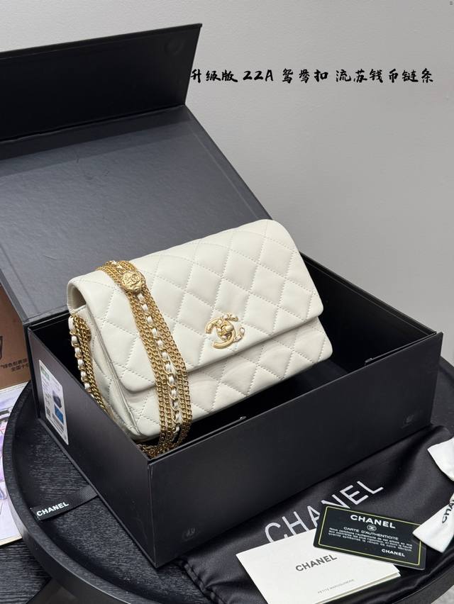 gift box packaging upgrade! Chanel Coin Tassel Cf, stunning black and gold Chane